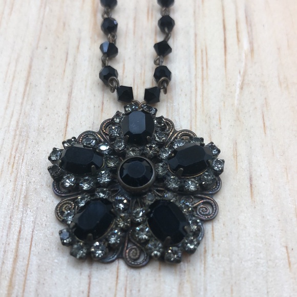 Vintage Liz Palacios dainty elegant black crystal medallion flower necklace. - Picture 3 of 9